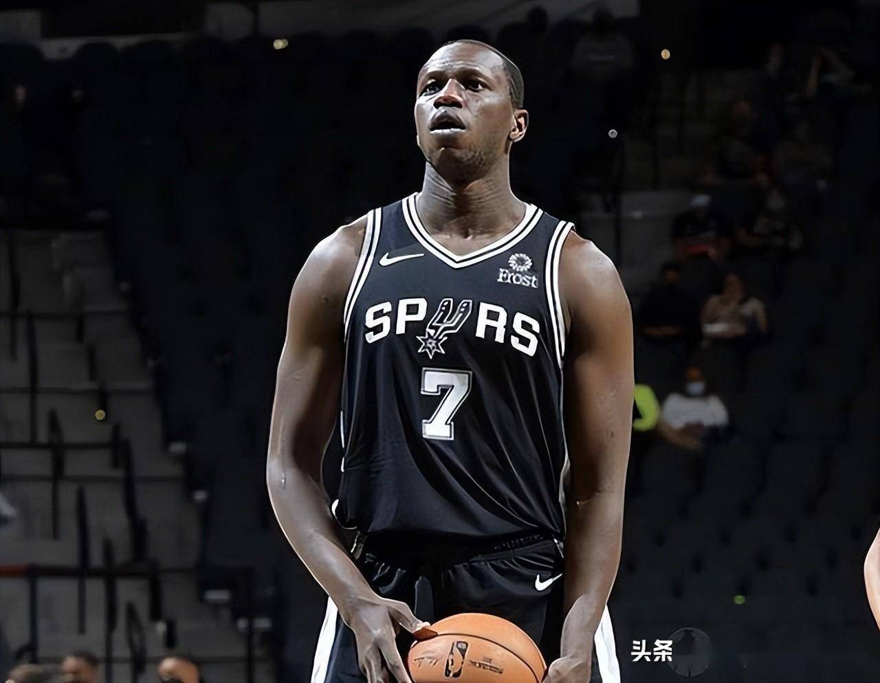 PG娱乐 -今晚葡超传出新动向；孟菲斯灰熊单刀错失；管理层表态——更衣室稳定；赛季目标并未改变(葡超到曼联加冕称王)